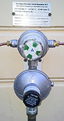 An image of a Bromic automatic changeover regulator. The indicator here is green, meaning the regulator is on and the gas bottle in use contains gas.